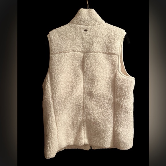 CALIA by Carrie Underwood Sherpa Vest - Picture 2 of 5